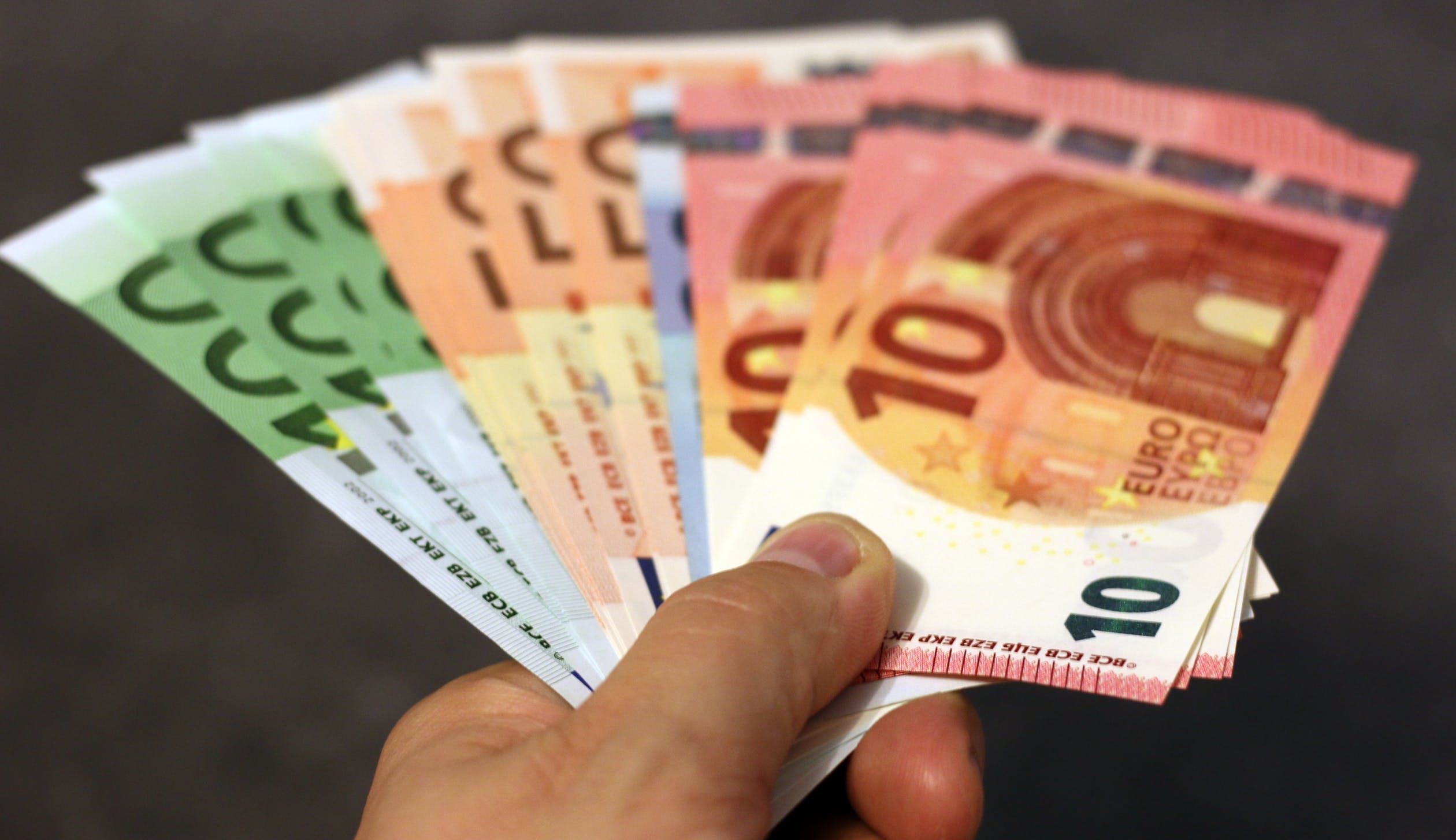 Сколько нужно денег чтобы жить в германии черногория частный сектор